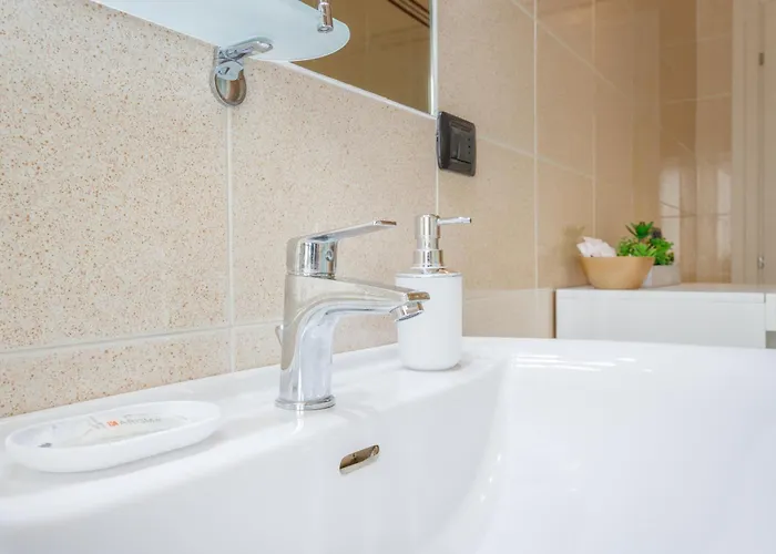 Opera Et - 200m Dall'arena Con Convenzione Per Parcheggio E Colazione In Pasticceria Adiacente 게스트하우스