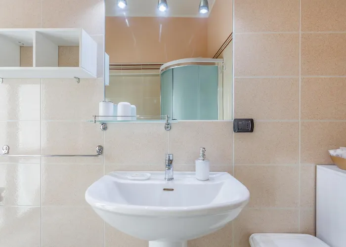 Opera Et - 200m Dall'arena Con Convenzione Per Parcheggio E Colazione In Pasticceria Adiacente