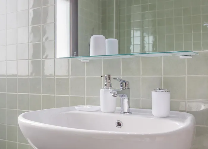 Opera Et - 200m Dall'arena Con Convenzione Per Parcheggio E Colazione In Pasticceria Adiacente 3* 베로나