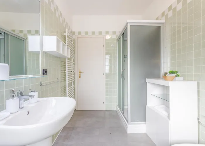 Opera Et - 200m Dall'arena Con Convenzione Per Parcheggio E Colazione In Pasticceria Adiacente 3*