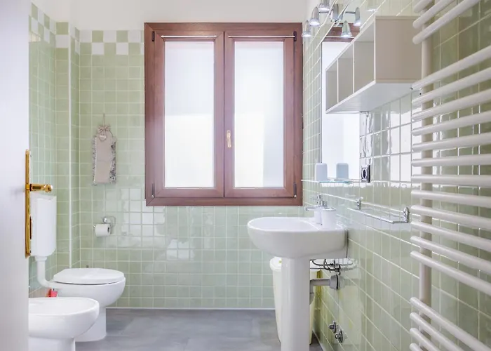 Opera Et - 200m Dall'arena Con Convenzione Per Parcheggio E Colazione In Pasticceria Adiacente 3*