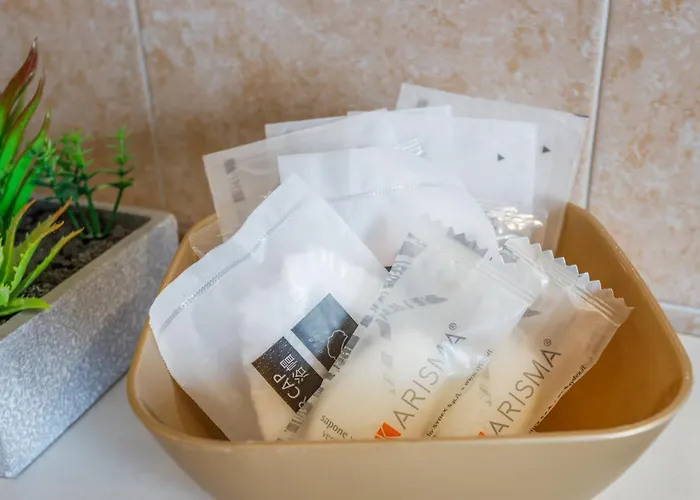 Opera Et - 200m Dall'arena Con Convenzione Per Parcheggio E Colazione In Pasticceria Adiacente 3*