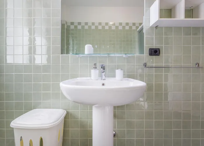 Opera Et - 200m Dall'arena Con Convenzione Per Parcheggio E Colazione In Pasticceria Adiacente 게스트하우스 베로나