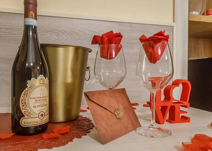 Opera Et - 200m Dall'arena Con Convenzione Per Parcheggio E Colazione In Pasticceria Adiacente 게스트하우스 베로나