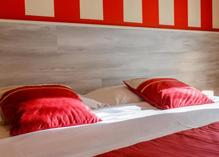 Opera Et - 200m Dall'arena Con Convenzione Per Parcheggio E Colazione In Pasticceria Adiacente 게스트하우스 3*