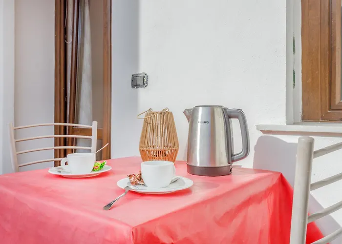 Opera Et - 200m Dall'arena Con Convenzione Per Parcheggio E Colazione In Pasticceria Adiacente 3* 베로나